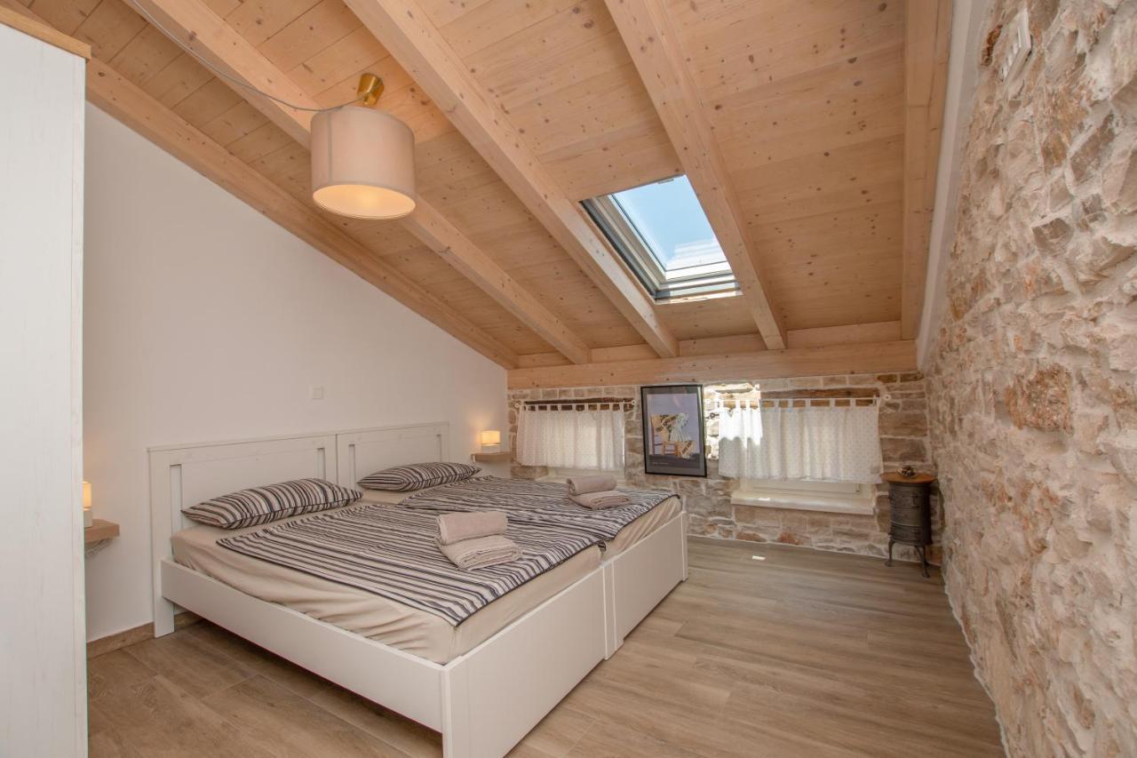 Apartments Nesatcium Пула Екстериор снимка