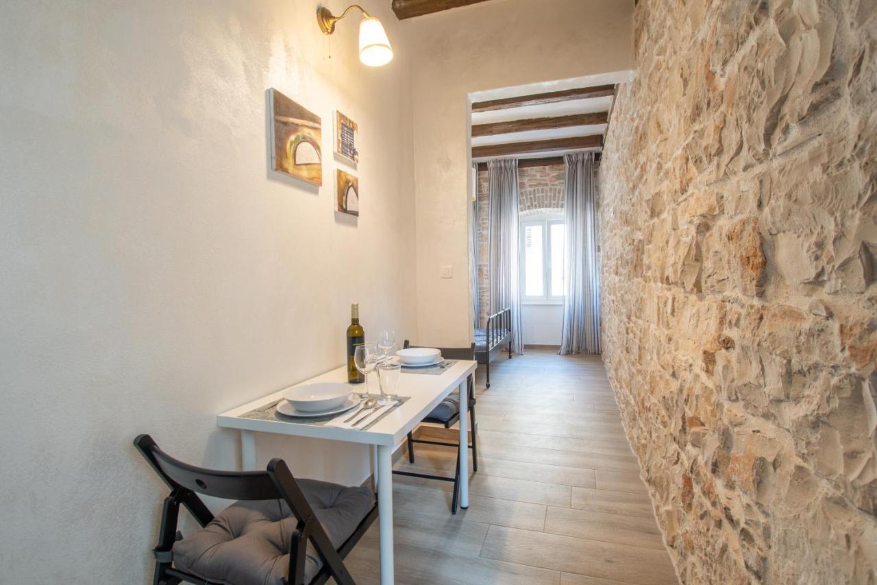 Apartments Nesatcium Пула Екстериор снимка